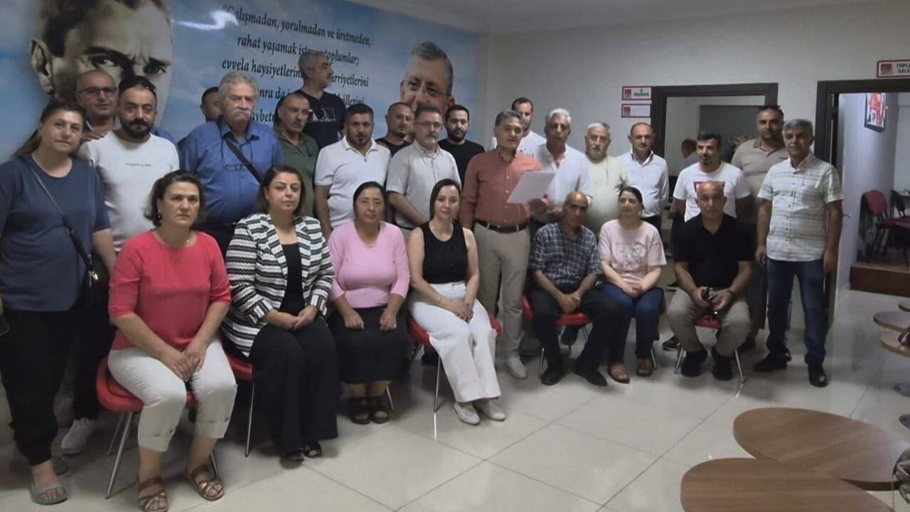 Chp erzincanda deprem orgut uyeleri ve belediye baskanlari istifa etti zy2ID32N